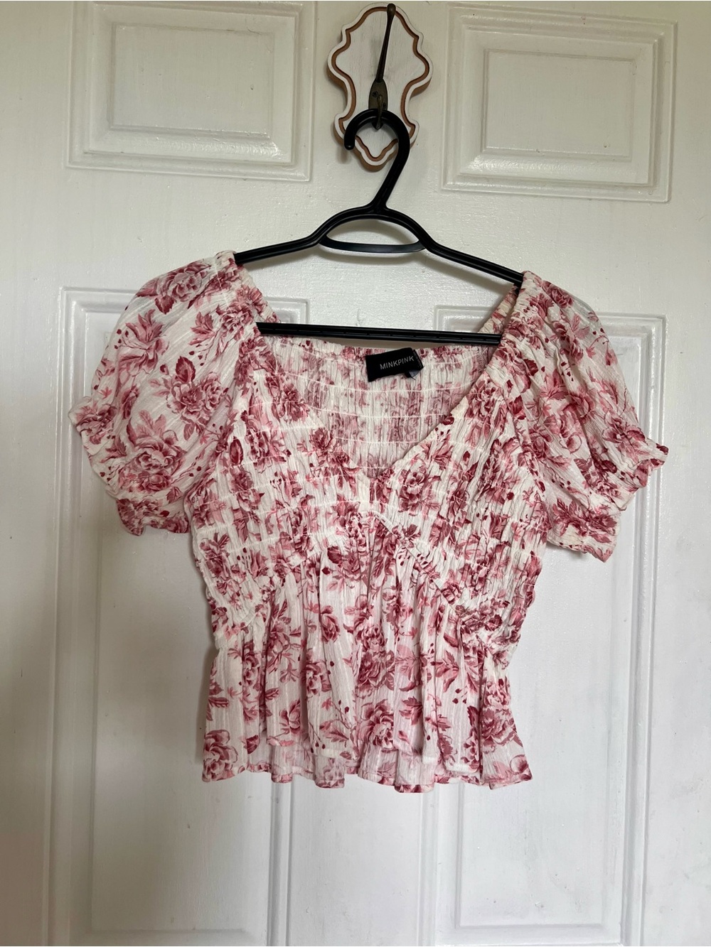 MinkPink | Rose-Print Puff Sleeve Peasant Top - White & Dusty Rose